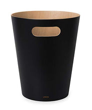Charger l'image dans la galerie, Umbra Woodrow Poubelle Ou Corbeille À Papier Moderne En Bois D'Une Capacité De 7.5 L Pour Salle De Bain. Bureau. et Bien Plus Encore. Hêtre Commun. Noir/Naturel