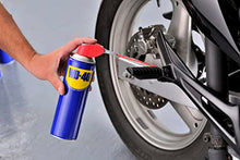 Charger l'image dans la galerie, WD-40 • Produit Multifonction • Spray Double Position • Sans Silicone • Non Conducteur • Compatible Plastiques, Caoutchoucs, Tous Métaux • 450 ml
