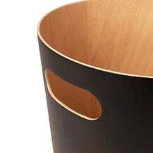Charger l'image dans la galerie, Umbra Woodrow Poubelle Ou Corbeille À Papier Moderne En Bois D'Une Capacité De 7.5 L Pour Salle De Bain. Bureau. et Bien Plus Encore. Hêtre Commun. Noir/Naturel
