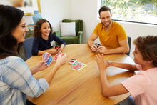 Charger l'image dans la galerie, Mattel Games UNO Classique, Jeu De Cartes Familial pour Enfants Et Adultes, Jeu De Société pour Soirée Jeux en Famille Ou en Voyage, 2 À 10 Joueurs, Jouet pour Enfant de 7 Ans et Plus, W2087
