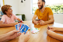 Charger l'image dans la galerie, Mattel Games UNO Classique, Jeu De Cartes Familial pour Enfants Et Adultes, Jeu De Société pour Soirée Jeux en Famille Ou en Voyage, 2 À 10 Joueurs, Jouet pour Enfant de 7 Ans et Plus, W2087
