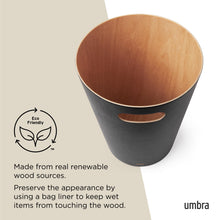 Charger l'image dans la galerie, Umbra Woodrow Poubelle Ou Corbeille À Papier Moderne En Bois D'Une Capacité De 7.5 L Pour Salle De Bain. Bureau. et Bien Plus Encore. Hêtre Commun. Noir/Naturel
