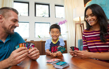 Charger l'image dans la galerie, Mattel Games UNO Flip, Nouvelle Version Délirante Recto Verso, Jeu De Cartes pour Enfants Et Adultes, Jeu De Société pour Soirée en Famille, 2 À 10 Joueurs, Jouet pour Enfant de 7 Ans et Plus, GDR44
