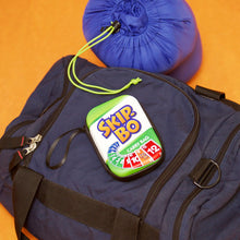 Charger l'image dans la galerie, Theo Klein Etui de Transport Skip-Bo I Etui pour Cartes à Jouer Pratique pour Voyager I Protège Les Cartes de l'humidité et de la poussière I Jouet pour Enfant à partir de 3 Ans
